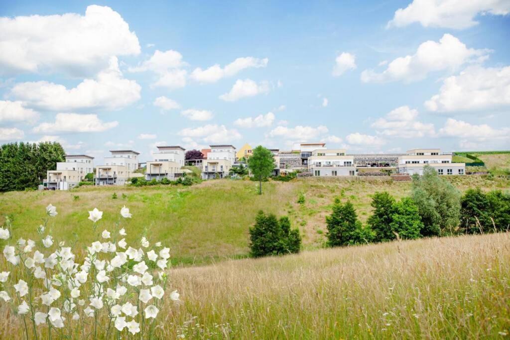 Gaestetraum Mit Wunderschoenem Ausblick Und Garten Lägenhet Muhldorf Bei Feldbach Exteriör bild