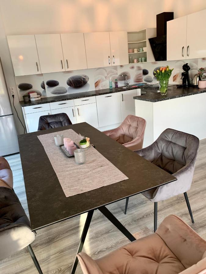 Gaestetraum Mit Wunderschoenem Ausblick Und Garten Lägenhet Muhldorf Bei Feldbach Exteriör bild